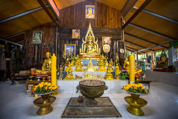 Wat Tham Khao Wong - Uthai Thani: 3 November 2019, the atmosphere inside the temple, there are people, tourists, frequented by the temples and making merit while traveling, Ban Rai, UthaiThani,Thailad