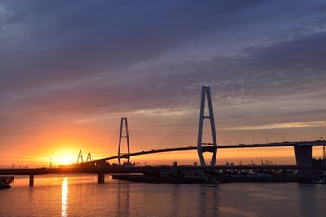 Fototapeta premium 名港トリトンからの日の出