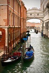 Fototapeta na wymiar bridge of sights Venice gondola views on canal