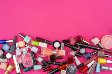 Top view of nail polish bottkes cosmetics pattern - obrazy, fototapety, plakaty
