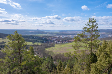 Blick von Kluges Oberweg über Drackendorf und Jena Lobeda Ost in Richtung Leuchtenburg