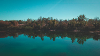 Obraz premium reflection of trees in lake
