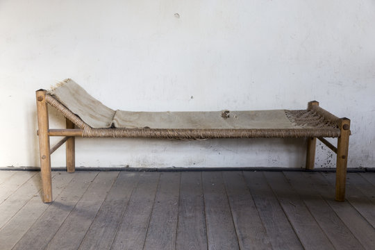 eine palette in einem Gef&auml;ngnis in der mittelalter