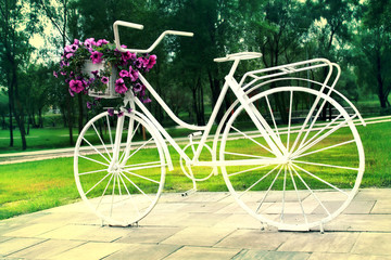 Fototapeta na wymiar street decoration - old bike with flowers. retro style