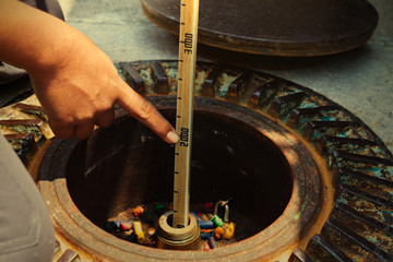 Fuel measurement before refueling at the petrol station