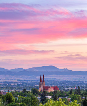 Sunrise in Helena with the sleeping Giant and the Cathedral
