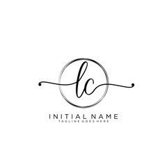 Obraz premium LC Initial handwriting logo with circle template vector.
