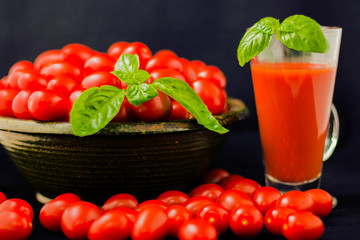 Angielski  chery tomatoes on the black background with spices
