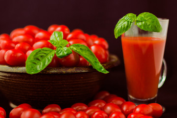 Angielski  chery tomatoes on the black background with spices