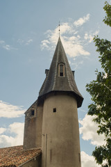Fototapeta na wymiar Clocher de l'église de Trensacq dans les Landes