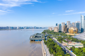 Obraz premium city skyline in hangzhou china