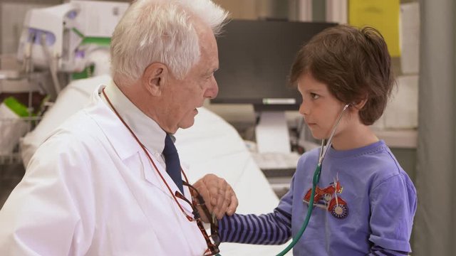 A silly boy overreacts when he hears the doctors heartbeat through the stethoscope, making the doctor laugh.