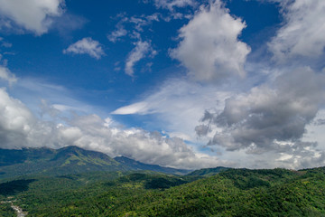 Obraz premium clouds over mountains