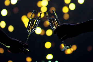 Anstoßen mit Sekt Silvester