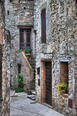 Fototapeta na wymiar Narrow alley in Perugia, Italy