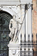 Obraz premium Statue of Poseidon in Venice, Italy