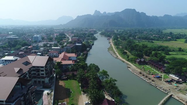 Laos | Ville de Vang Vieng vue du ciel