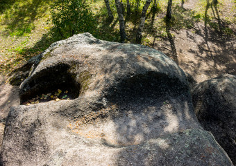 Stone formation that looks like eyes and face.