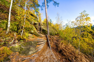 Aufstieg über ausgetretene Sandsteintreppe zum Marienfelsen (Marienaussicht)  in der Böhmischen...