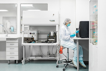 Obraz premium Laboratory for the production of biomaterials. People do research.