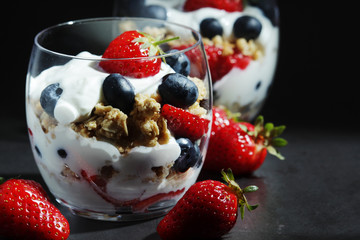 Yogurt with fresh berry and granola	