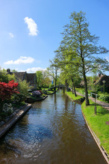 Fototapeta na wymiar Main canal of venice of the north, cosy dutch village Giethoorn, Netherlands