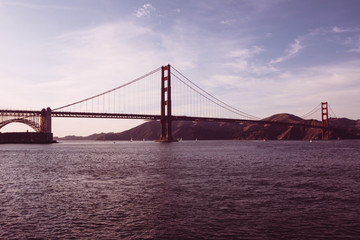 Fototapeta na wymiar Komplette Golden Gate Bridge im Oktober 2019