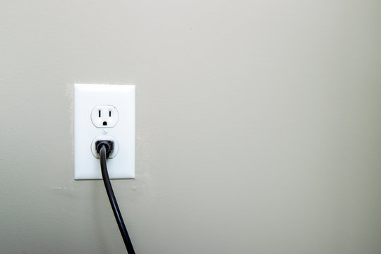 wall outlet with black cord 0806