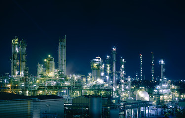 Fototapeta na wymiar Glitter lighting of petrochemical plant with night, Manufacturing of petroleum industrial plant