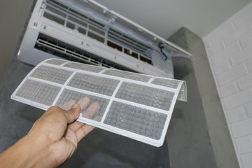 Dust filter for air conditioners