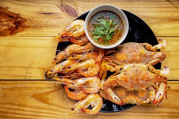 Steamed shrimp,Steamed crab,Steamed shrimp and crab with dipping sauce