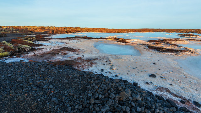 Wasserbecken nahe der blauen Lagune auf Island-Blue Lagoon