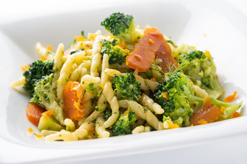 Piatto di trofie con broccoli e bottarga, Cucina Italiana 