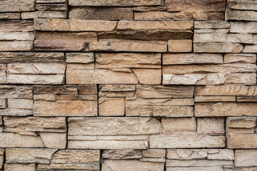 茶色い石材の塀