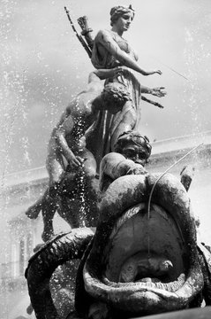 Fontana di Artemide, Piazza Archimede, Siracusa in Sicily
