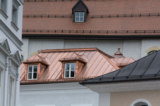 Haus mit Kupferdach in Salzburg