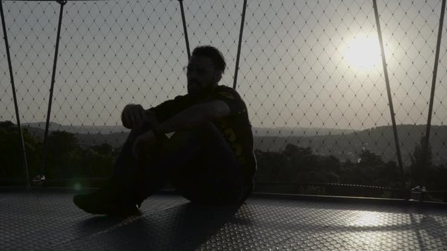A silhouette of a turkish rapper performing a song for a music video. The model is the turkish rap artist Musab Geeflow.