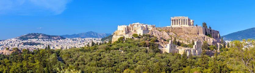 Fotobehang Landschap van de stad Athene met de beroemde Akropolis, Griekenland. De oude Akropolis is een van de belangrijkste bezienswaardigheden van Athene. Panorama van Athene met klassieke Griekse ruïnes. Schilderachtig uitzicht op majestueuze overblijfselen van  © scaliger