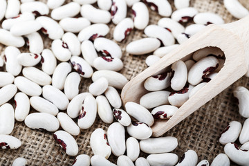 raw black eyed beans scattered