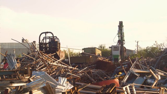steel junk yard loading process