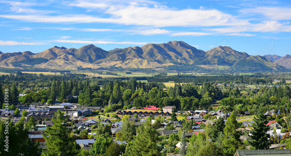 Wall mural the small town hanmer springs in new zealand with mountains in the background. canterbury, south isl