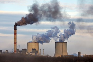 Fototapeta na wymiar Power plant emitin smoke and steam
