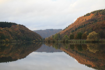 Das Tor zur Saarschleife im Spiegel der Saar