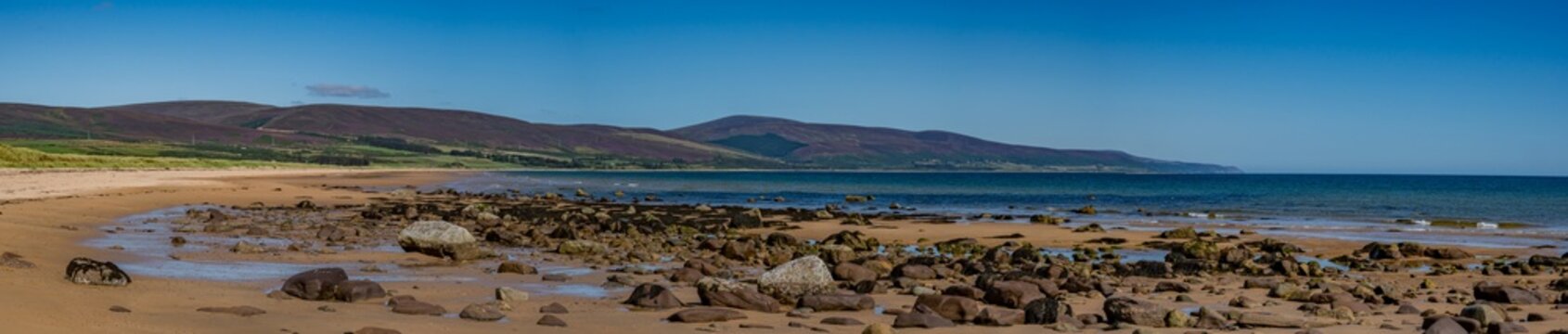 Kamienie na plaży w Brora