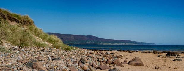 Kamienie na plaży w Brora © Adam Wrobel