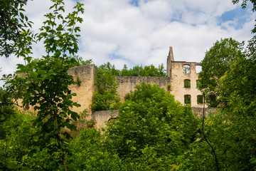 Fototapeta na wymiar Ruine Schülzburg über Anhausen 