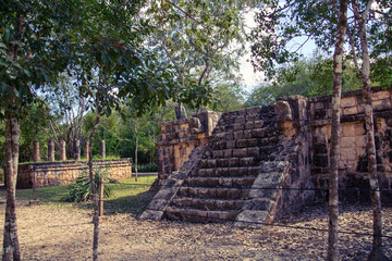 Fototapeta na wymiar Mexico, Chichen Itzá, Yucatán. Ruins of ancient observatory