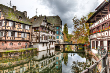 Canal with buildings in Strasbourg, France - obrazy, fototapety, plakaty