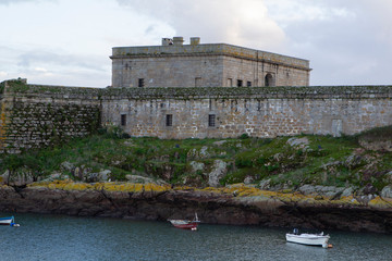 Castillo de San Antón situado en la entrada del puerto de La Coruña