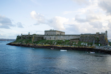 Fototapeta premium Castillo de San Antón situado en la entrada del puerto de La Coruña